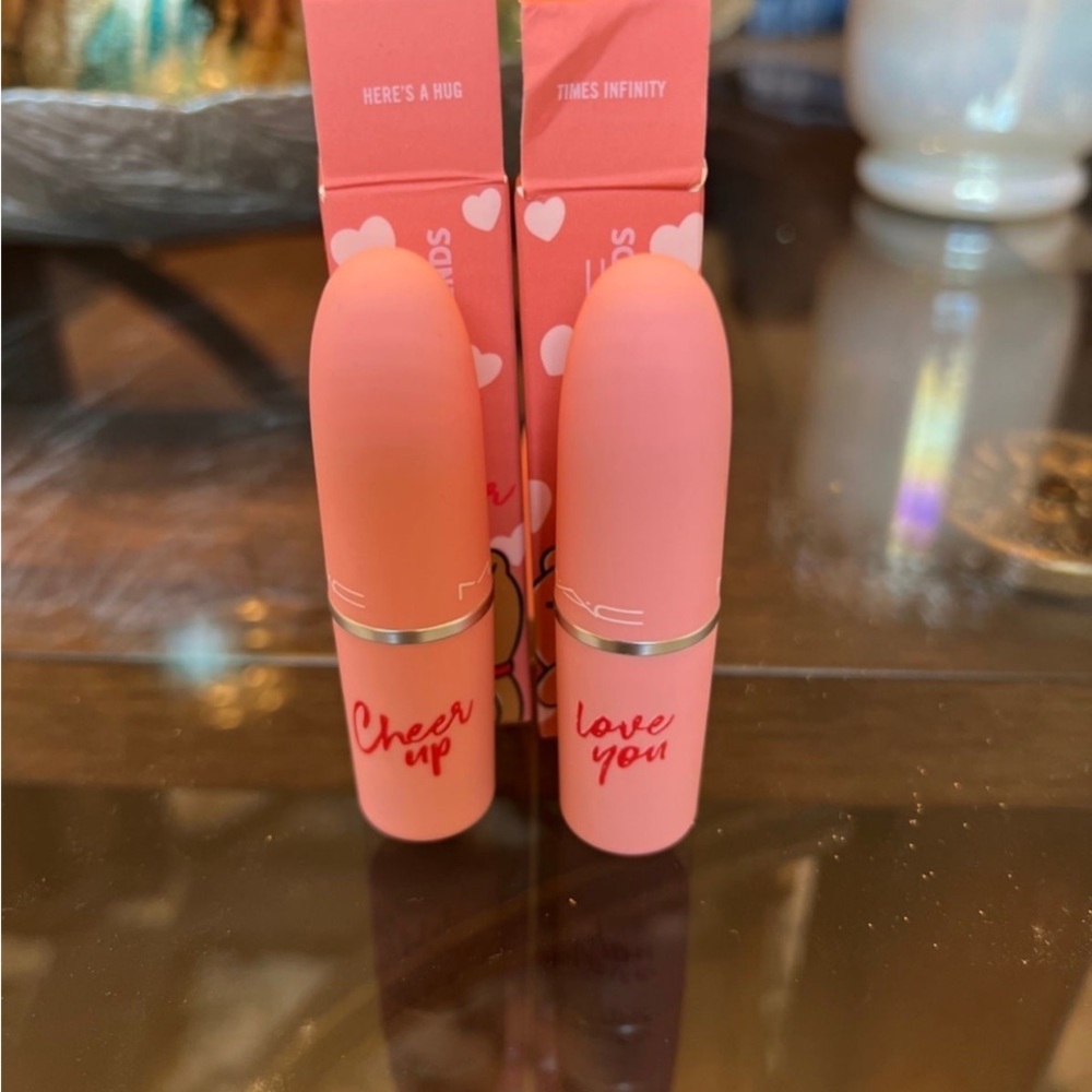 MAC Cosmetics Lipstick Duo - Vibrant Red Kakao Friends - Picture 4 of 5